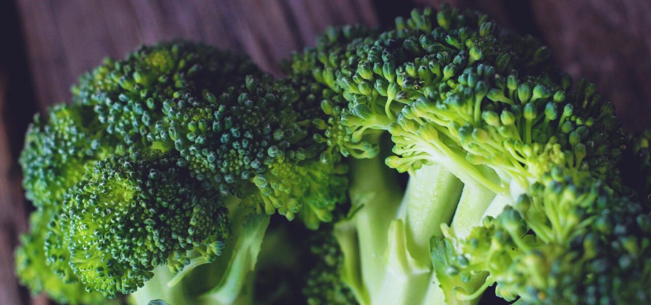 close up picture of calabrese broccoli florets